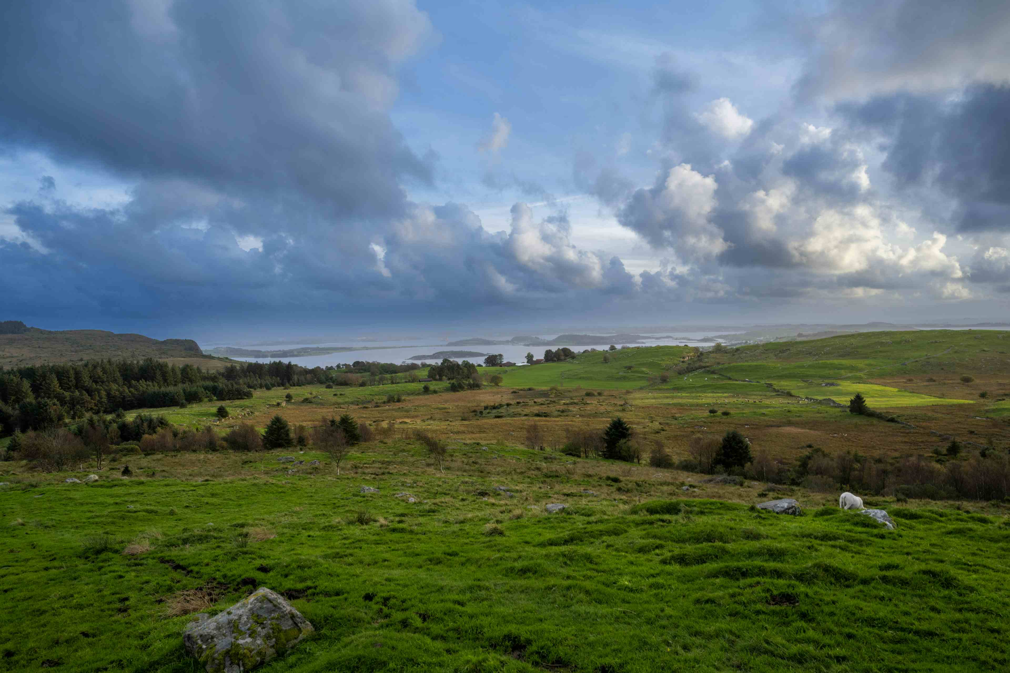 mountain hike, mountain views and fjord island views